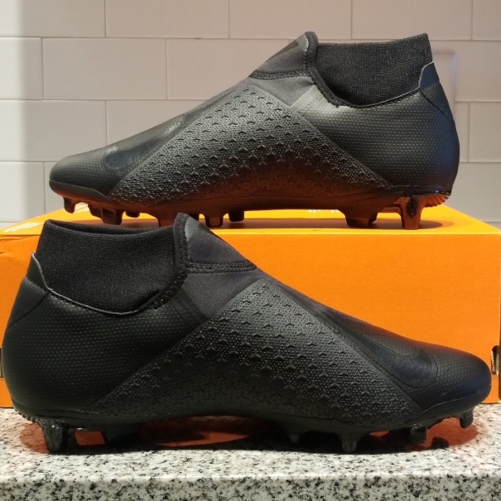 Nike soccer cleats phantom vision academy black